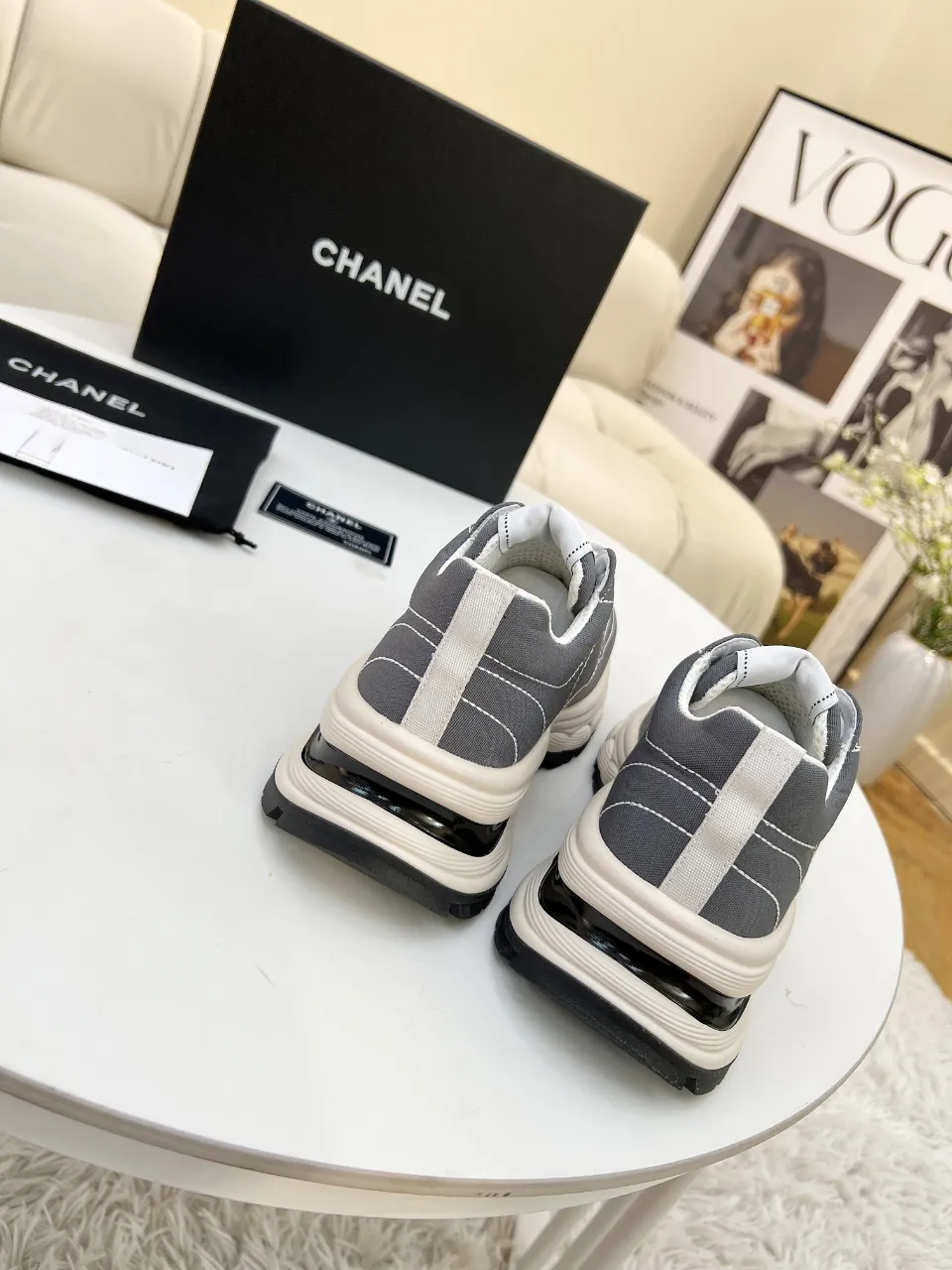 👟👟Ex-factory price 500👟👟 Cloth CHANEL 25C new casual shoes for early spring vacation. A pair of comfortable shoes can reduce the fatigue on your feet. The new style is very versatile, whether it is daily wear or a sister party. It can be easily used for commuting in the workplace, outdoor sports and various occasions. It can increase the height, straighten the legs, modify the shape of the feet, is comfortable and comfortable without rubbing the feet, and has good breathability. It can also be worn in summer. Office workers can also easily own it when wearing it. The fabric is pebbled cowhide + plaid pad to show off sheepskin. The original open-molded rubber foam outsole! size: 35-40 (41 customized, non-refundable and non-exchangeable)